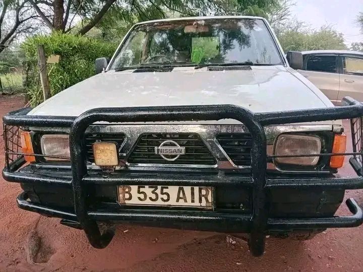 NISSAN DOUBLE CAB FOR SALE Z24 ENGINE..petrol ENGINE AND GEARBOX