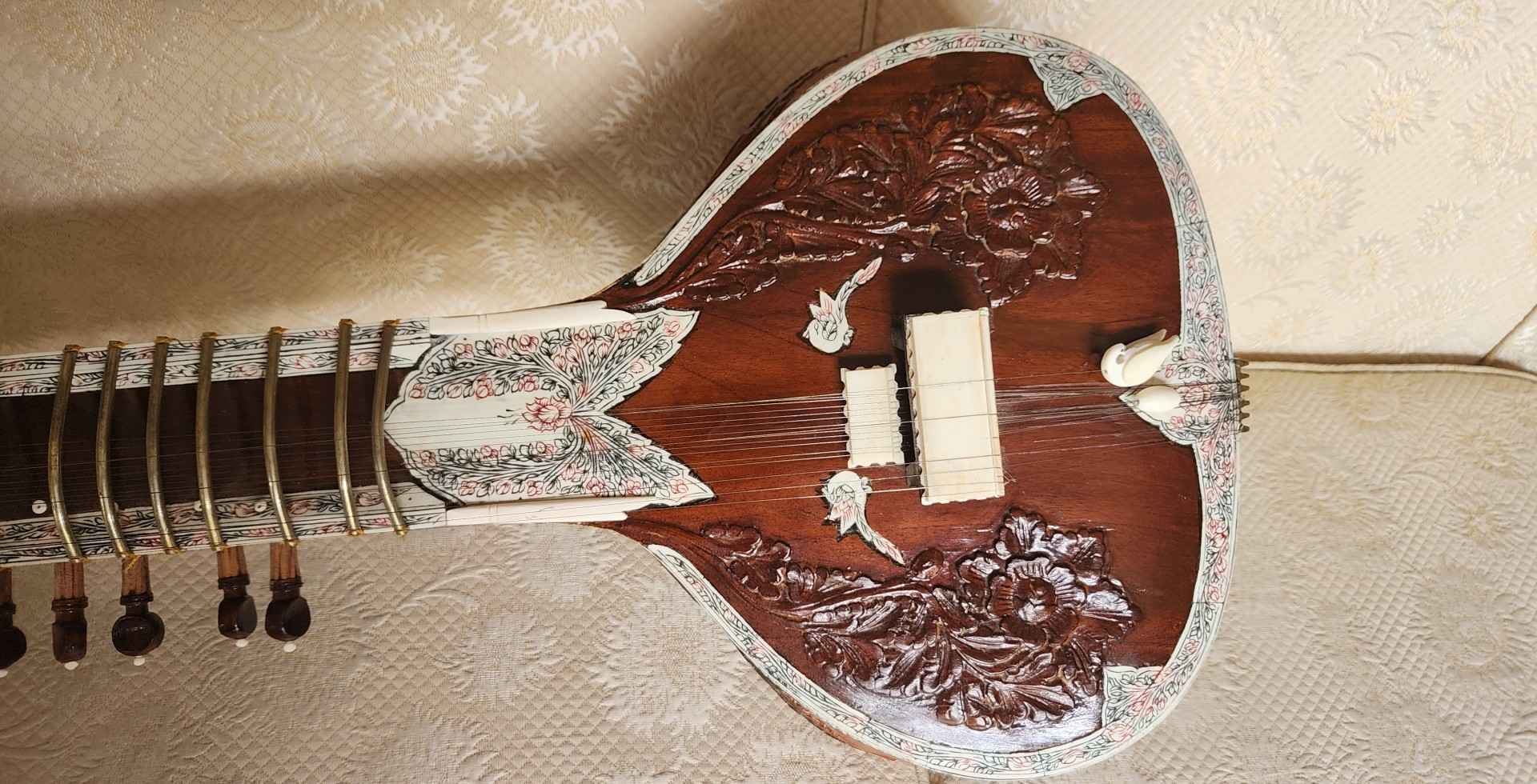 SItar with hard case! - Folk & World Stringed Instruments - Vernon ...