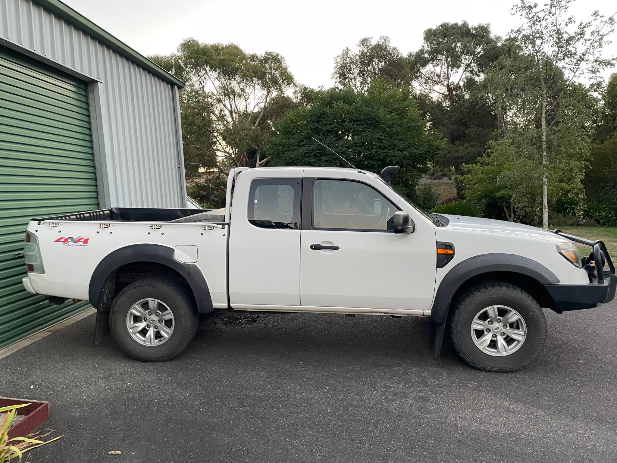 LOW KILOMETRES 2010 Ford PK Ranger XL Utility LOW KILOMETRES 210,000 ...