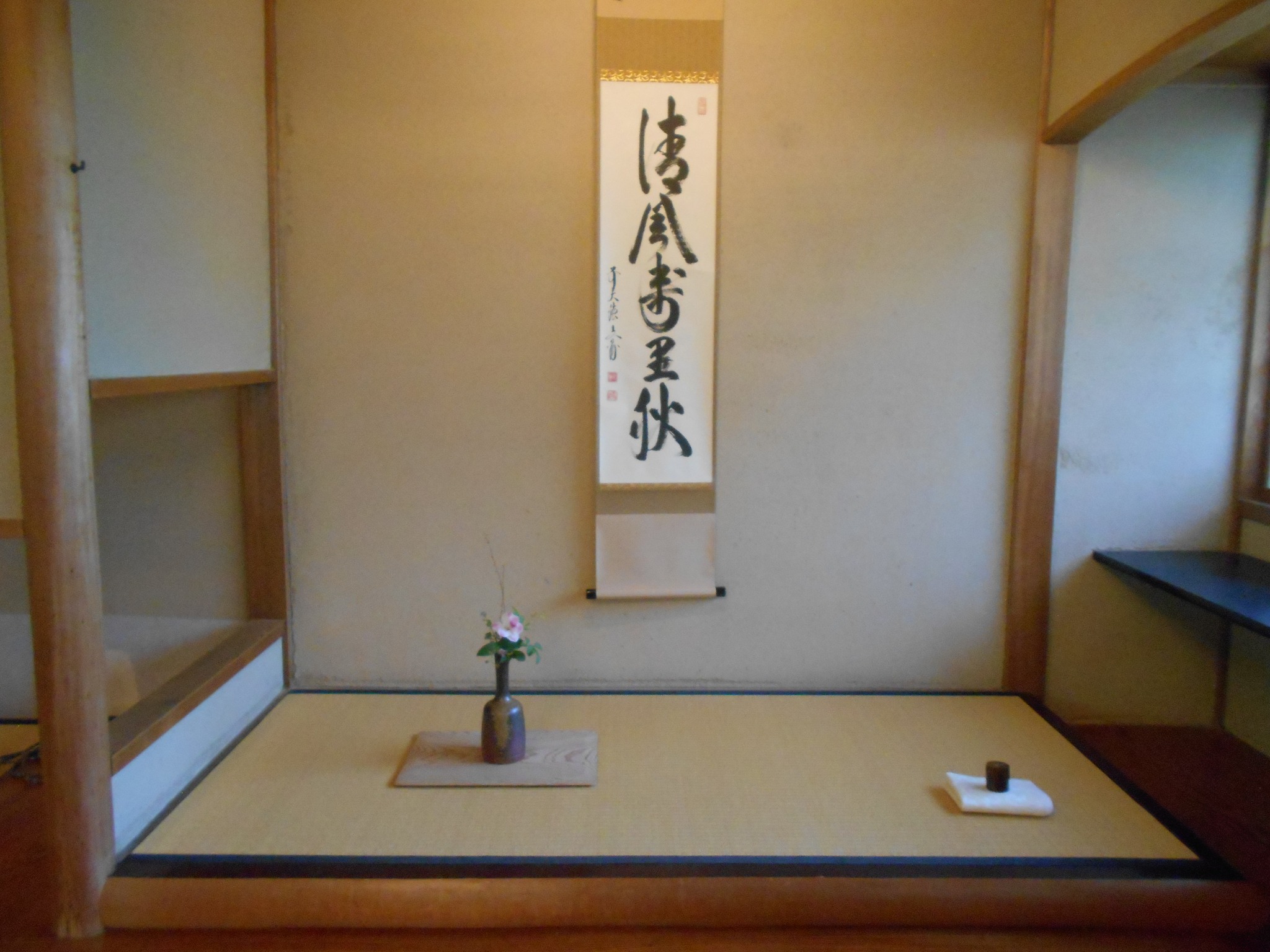 令和8年10月8日（木） 本日の立礼席 裏千家 掛軸 清風萬里秋 せい
