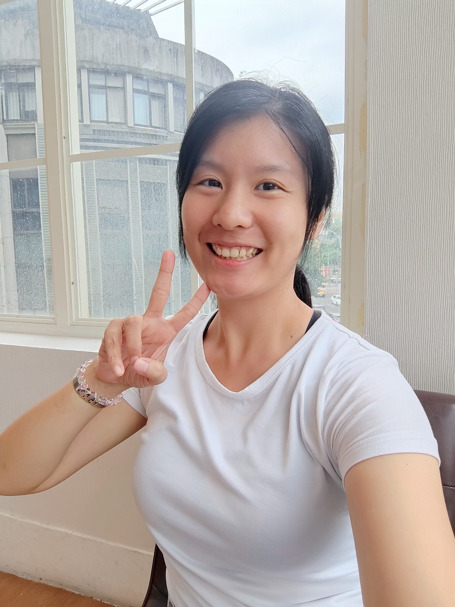 依依 - 謝謝大家熱烈的情人節祝福， 突然受到演算法大神的眷顧，受寵若驚。 沉澱了幾天，整理自己，重新出發！ 這幾天看著自己的照片被到處分享 ...