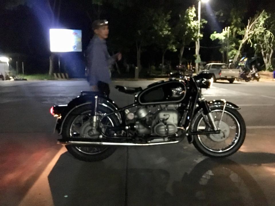 BMW R69... - Manitขนส่งมอเตอร์ไซค์harleyและbigbikeโดยรถตู้