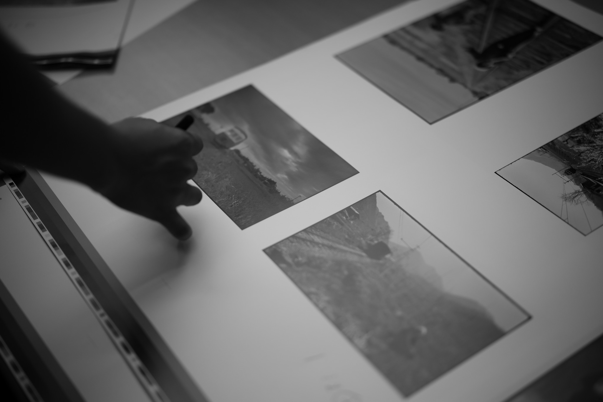尚敬 - 先ほどアップした三村さんの写真（今回の写真も）、50mmf1．2開放、モノクローム撮影です。 さて、カメラとレンズ名、分かるでしょう ...