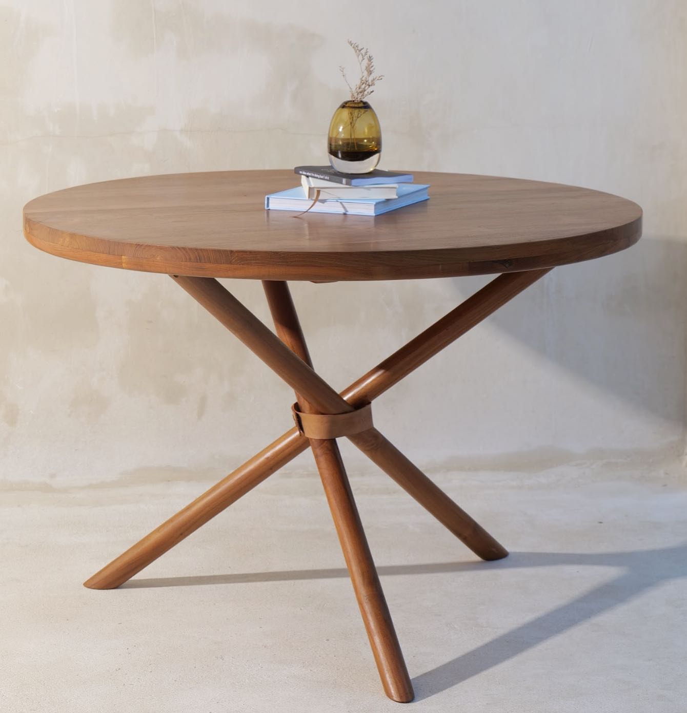 Our luxe round table- Home Edition 9... - Troffle Editions