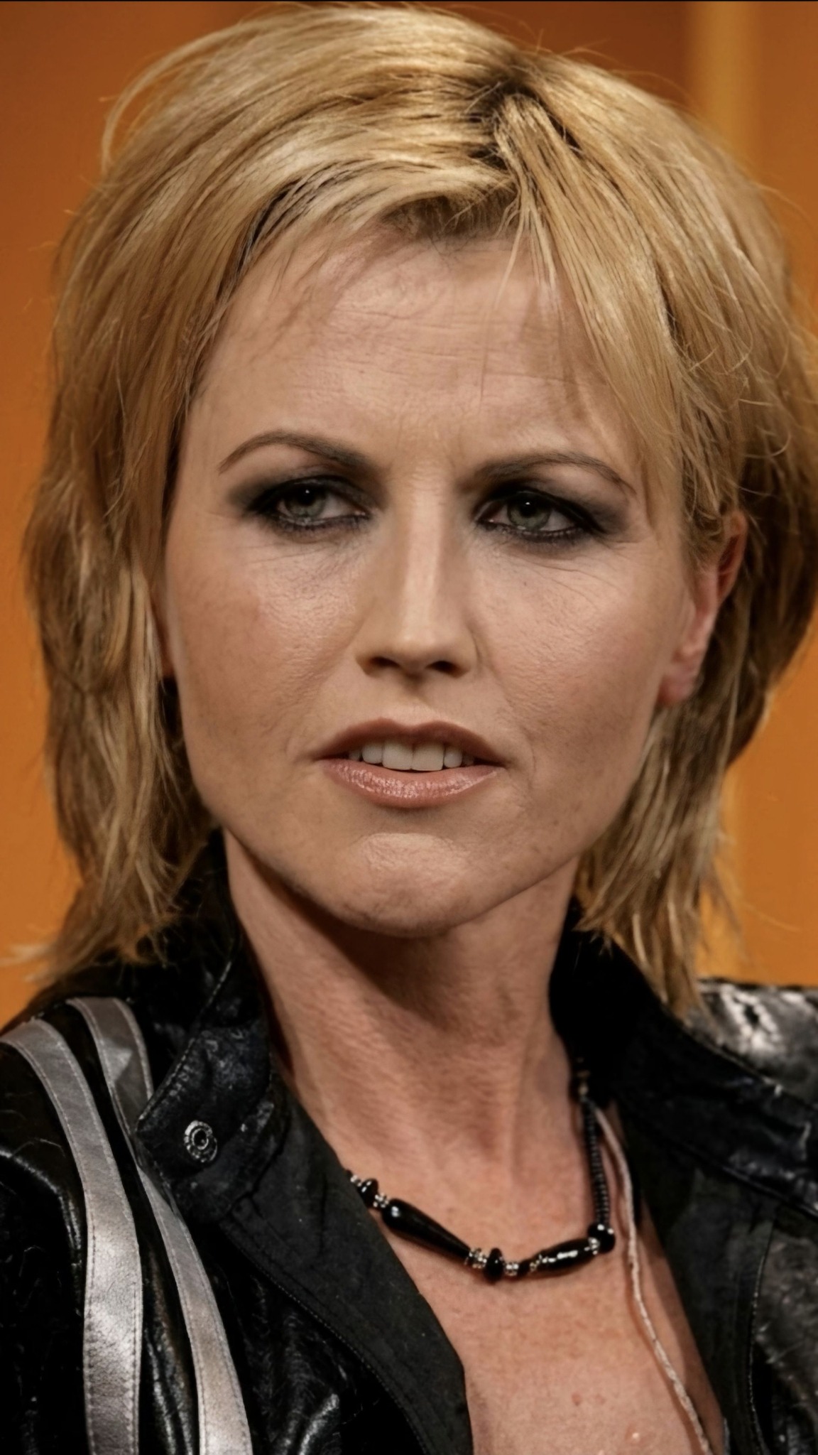 Eight years ago today we lost the voice of The Cranberries, Dolores O' Riordan. 💔