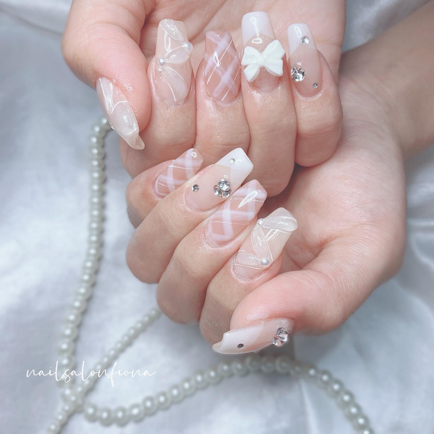 ?． #冬ネイル #リボンネイル ネイル#フレンチガーリーネイル#ドット 