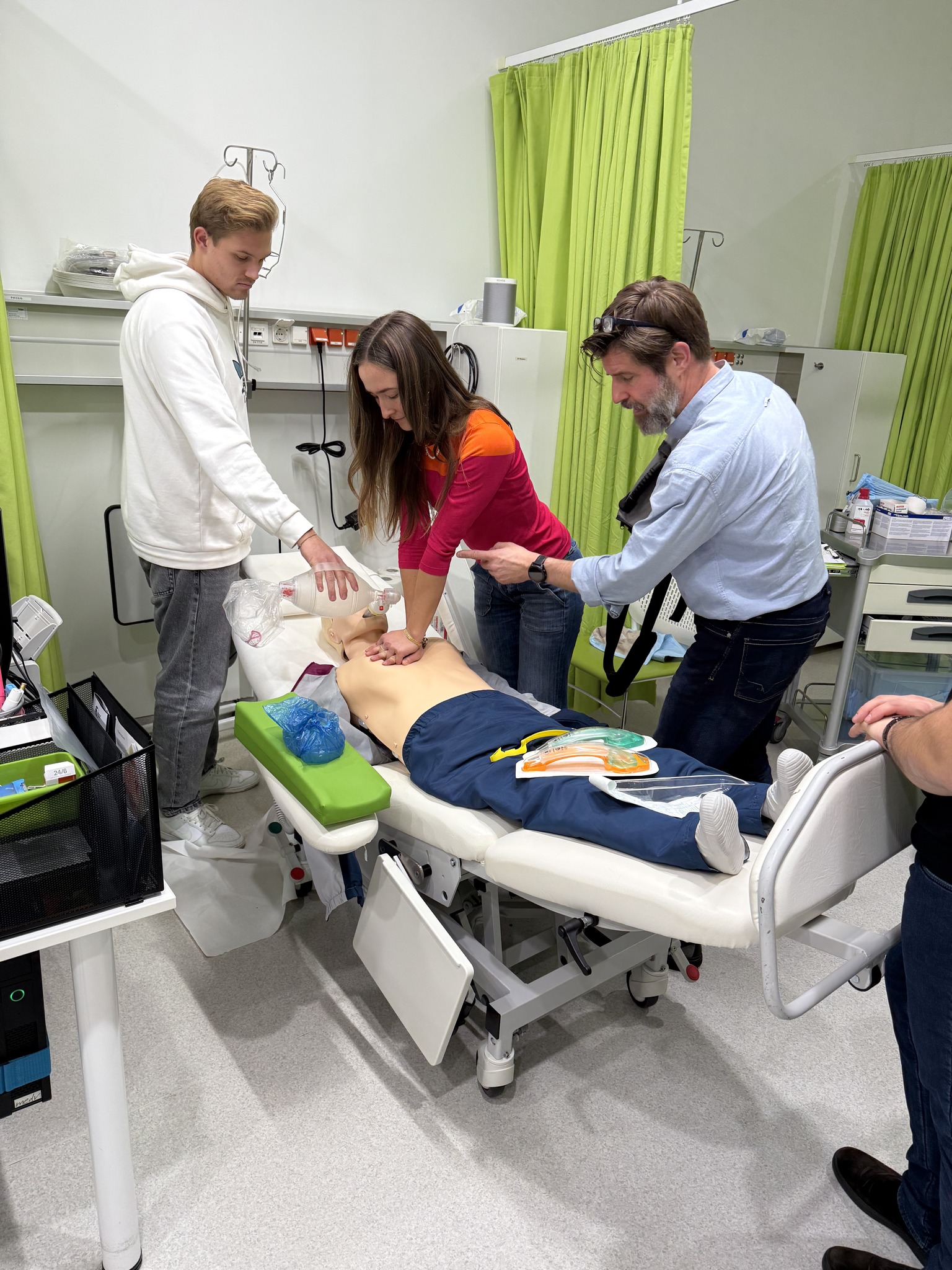 Orthopädie - v.l.: DGKP Andrea H., DGKP Martina G., DGKP Heidrun D ...
