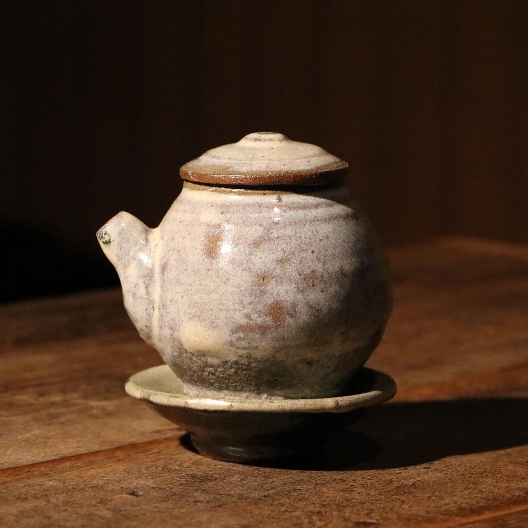 汁つぎ、10cm×9cm高10cm（皿は径9.5cm高2.5cm） #鈴木照雄 @ objects