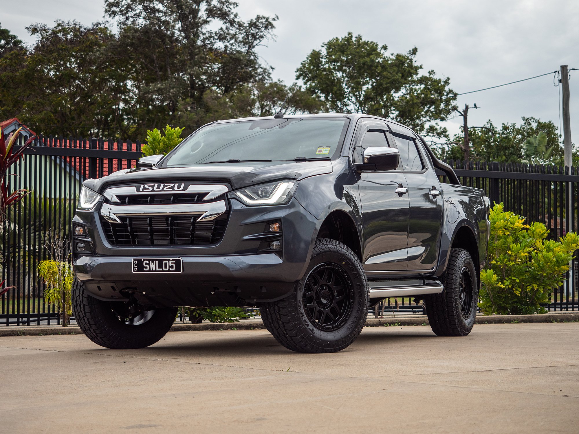 SWL Racing new D-MAX in at... - Dobinsons Spring & Suspension
