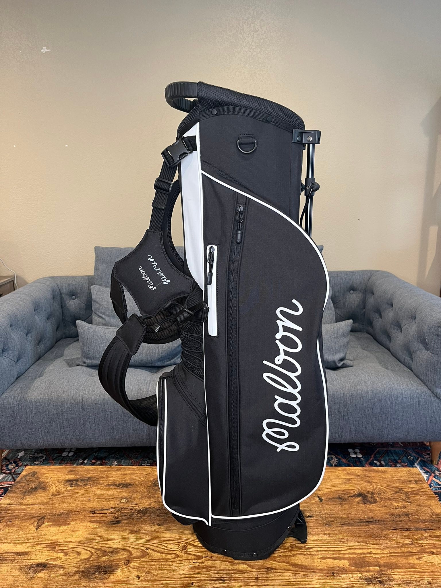 Malbon golf x St. John キャディーバッグ First Look: Inside the