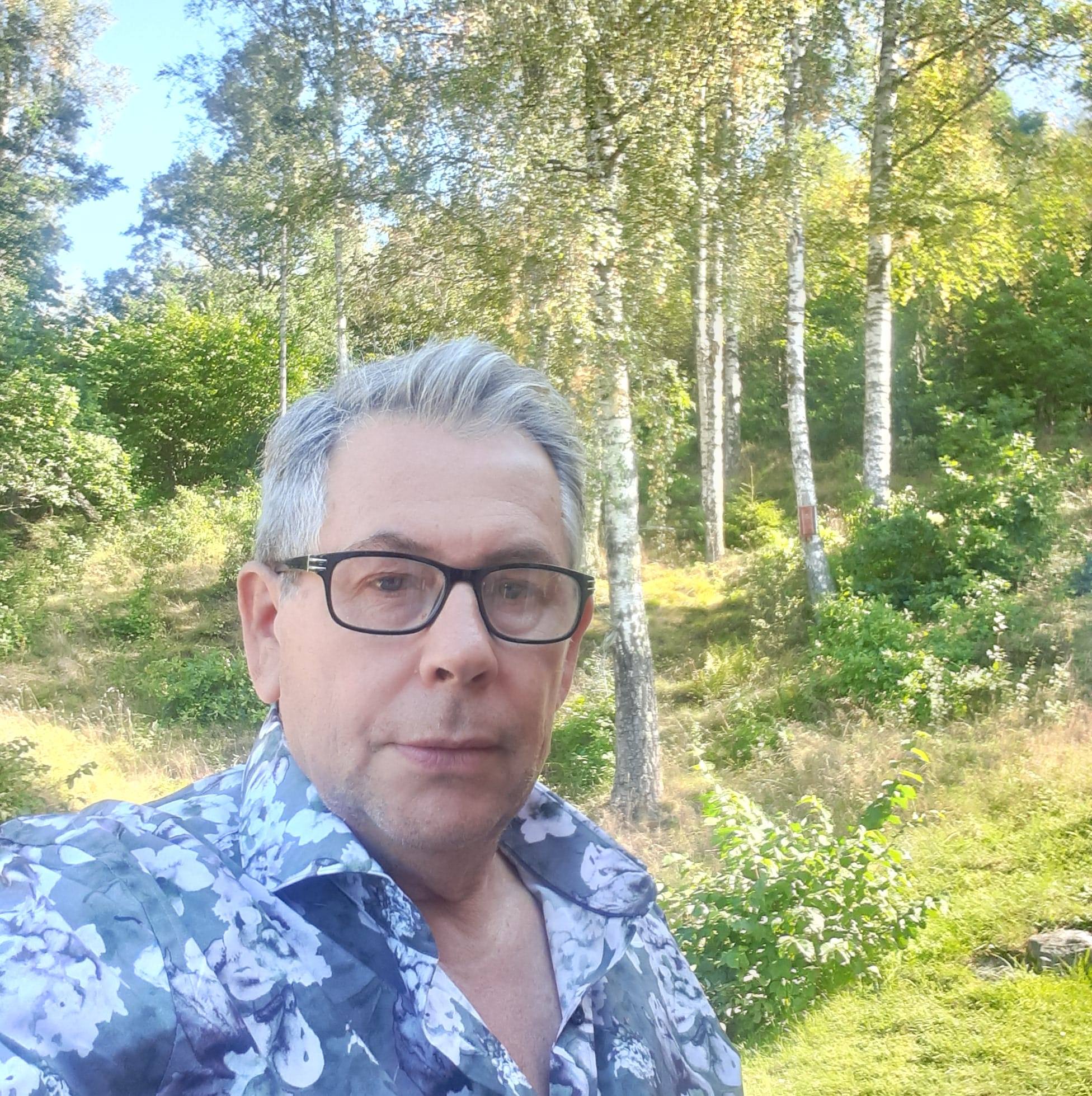Till salu båt å motor 50 hk Honda gått 3 Tim ny inredning ruta å ratt ...