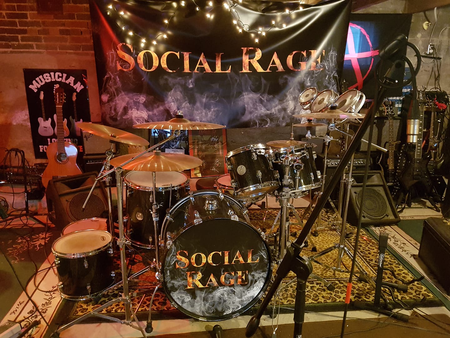 SOCIAL RAGE | Facebook