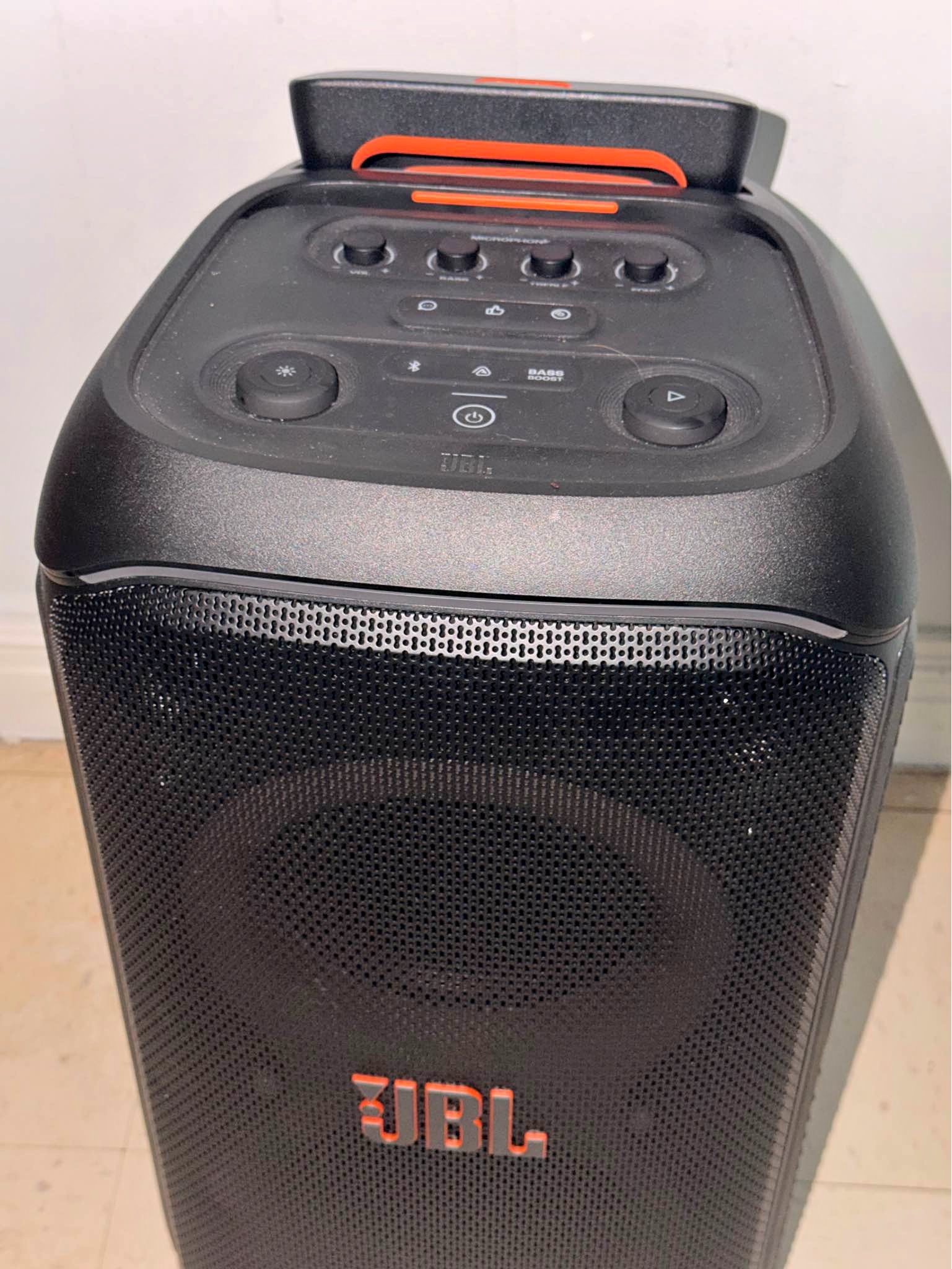 Northvale, New Jerseyで販売中のJBL Partybox 100スピーカー