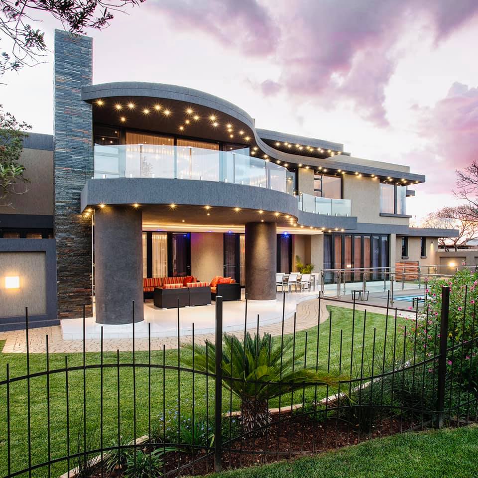 A unique home with ultra modern... - Parallel Construction
