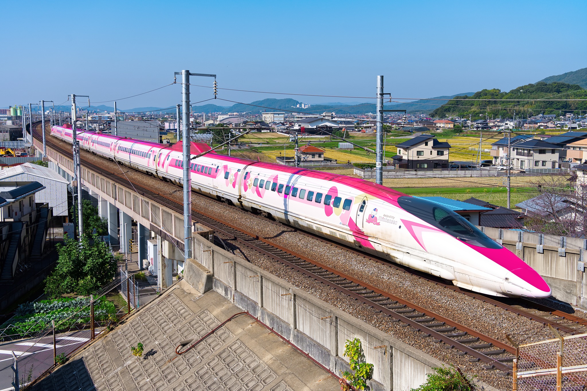Hello Kitty JR500 set V2 train says goodbye