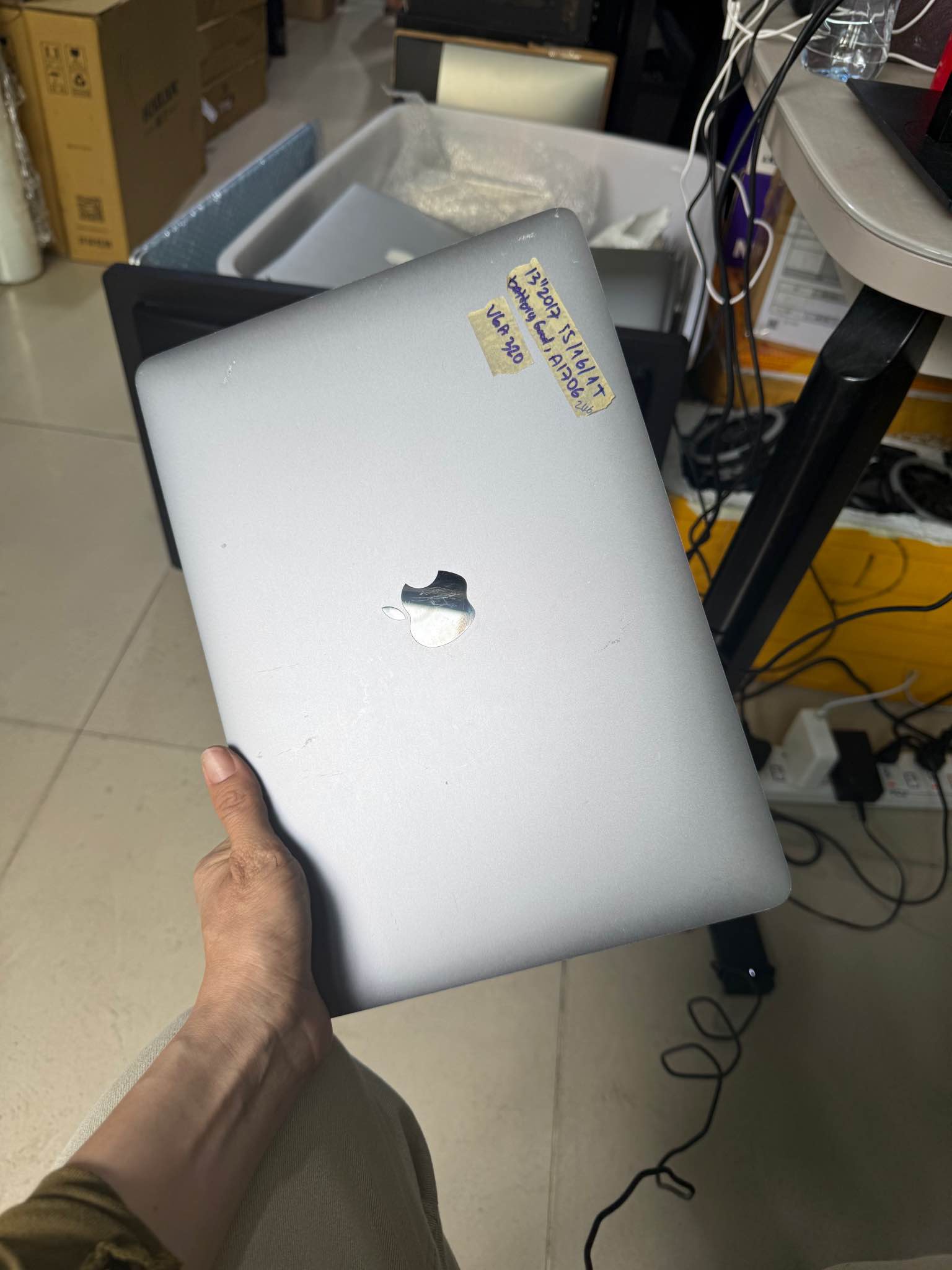 MacBook Pro 13” 2017 Intel Core i5 ram 16GB SSD 1TB Screen Retina 