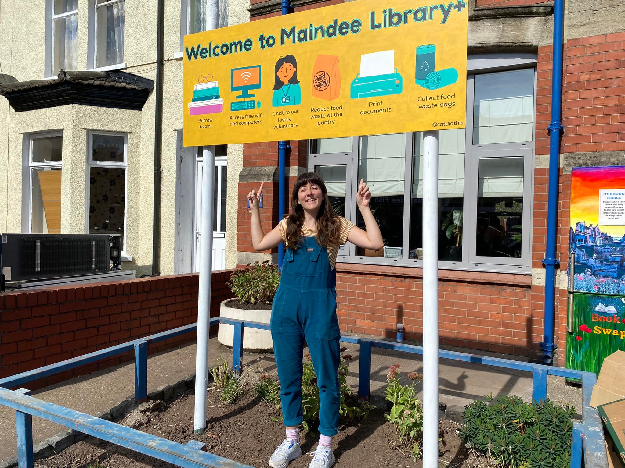 💛💜💛 Our wonderful new sign... - Llyfrgell Maindee Library