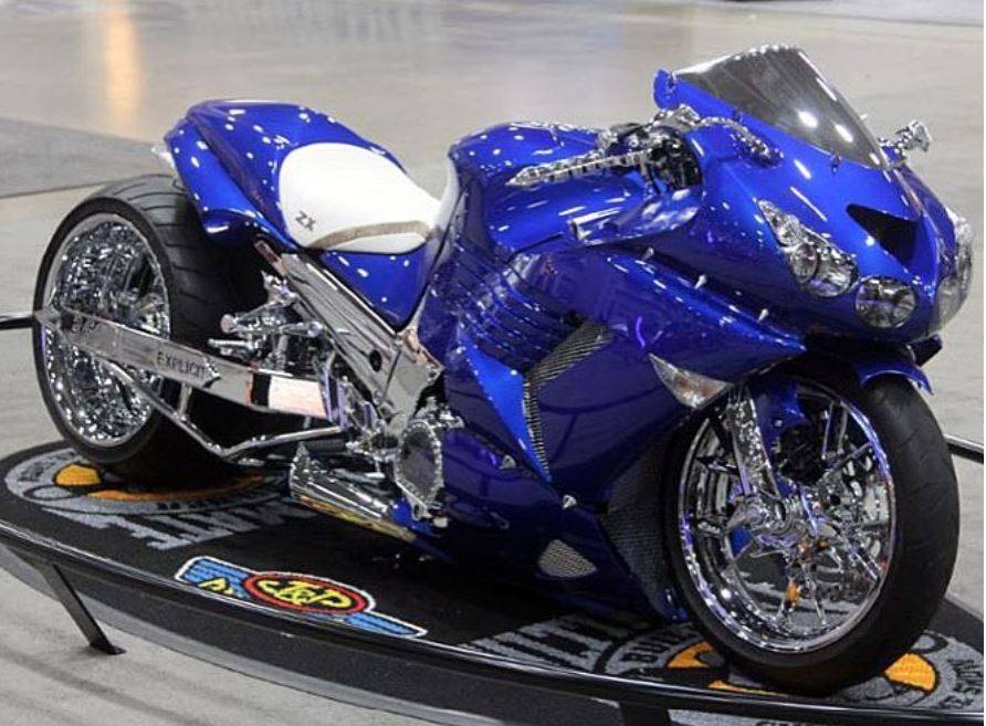 What's not to love about a nice young lady on her very own ZX-14