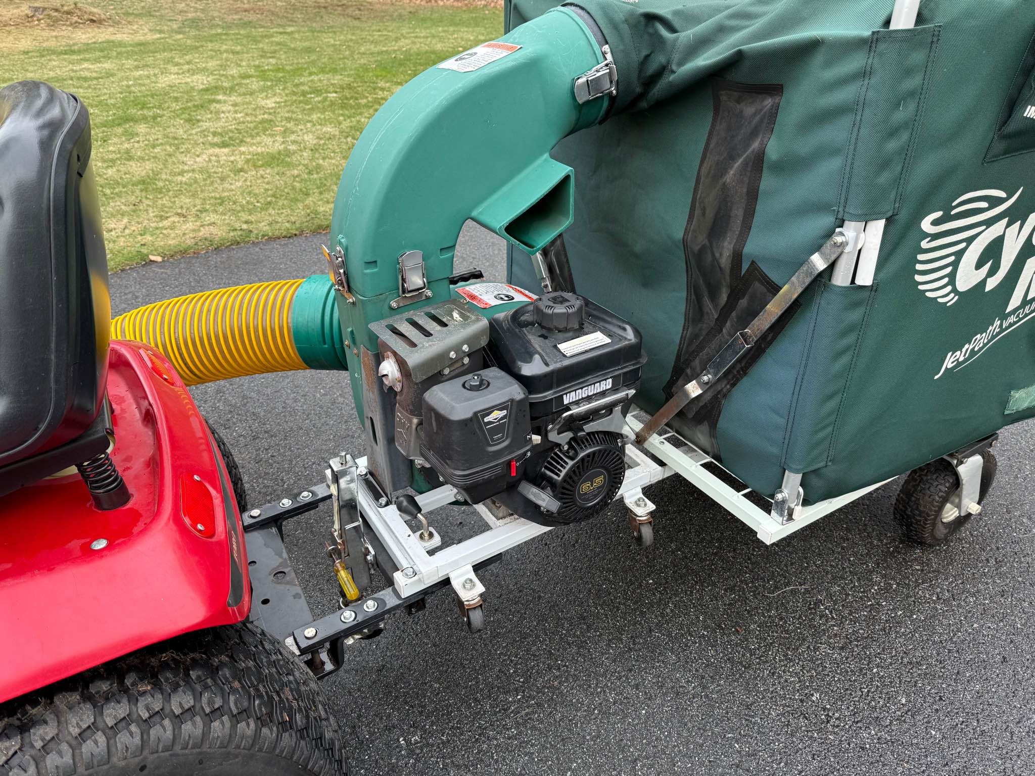 Toro 267H lawn tractor 17 hp, cyclone rake commander pro with cleanup ...