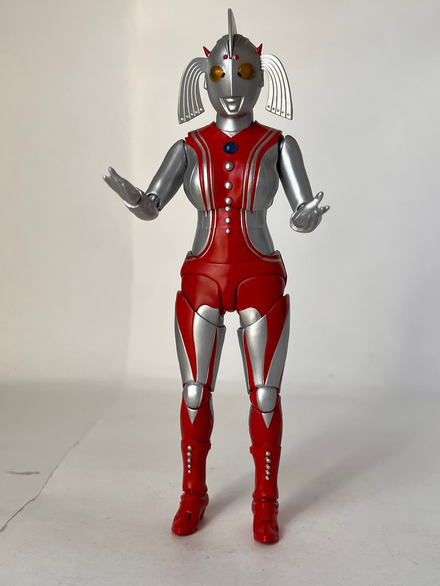 昨日届いたS.H.Fウルトラの母です。 先程、直帰して早速開封しました