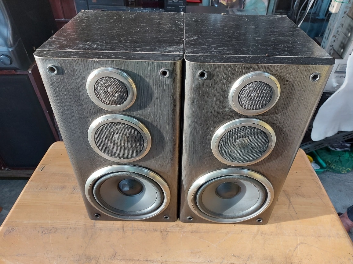 for sale VICTOR model no. SP-ER7 a 3way speaker system 6 ohms