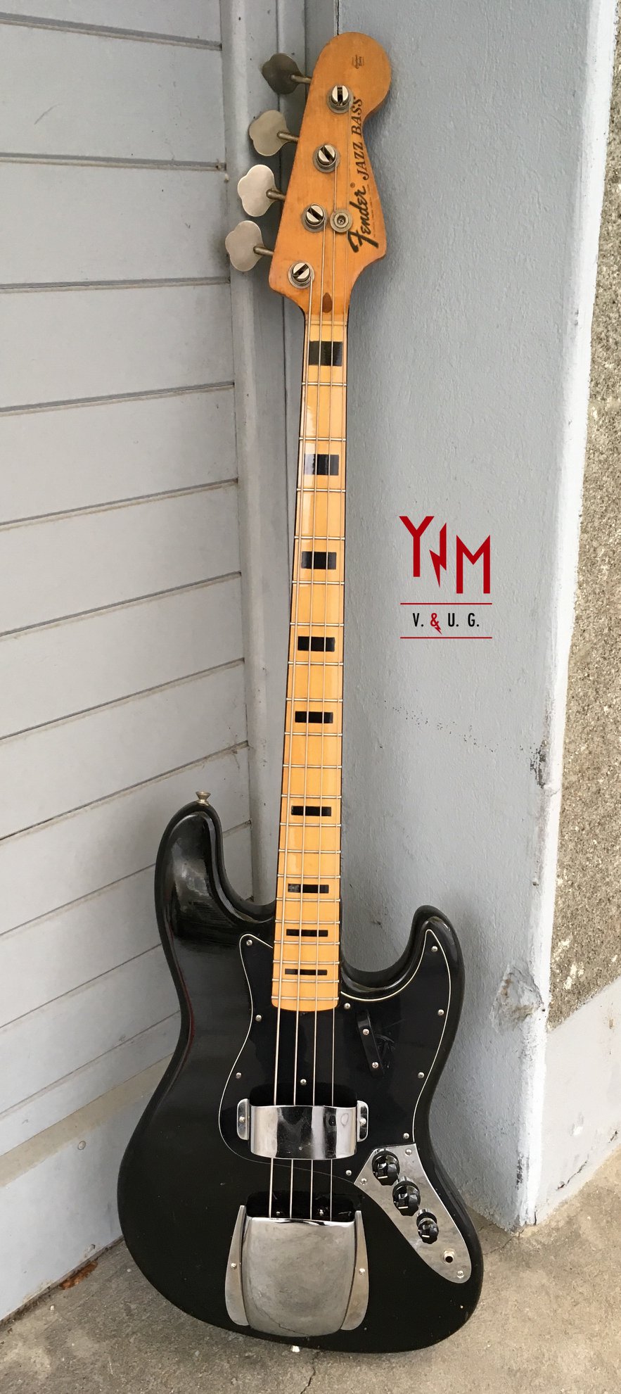 1975 Fender Jazz Bass in black