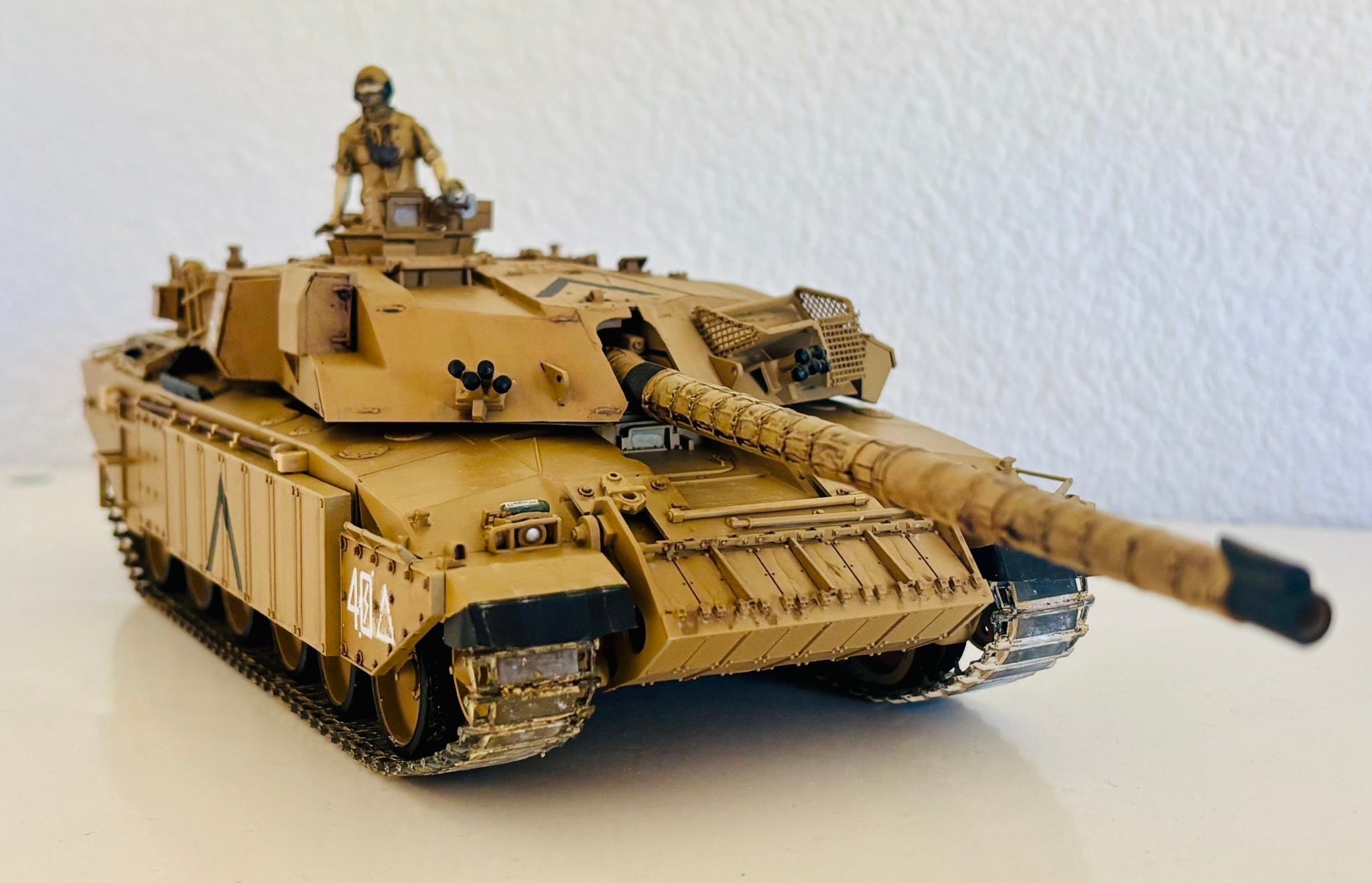 Tamiya Challenger 1 MK. 3 desert version 1:35 scale model build