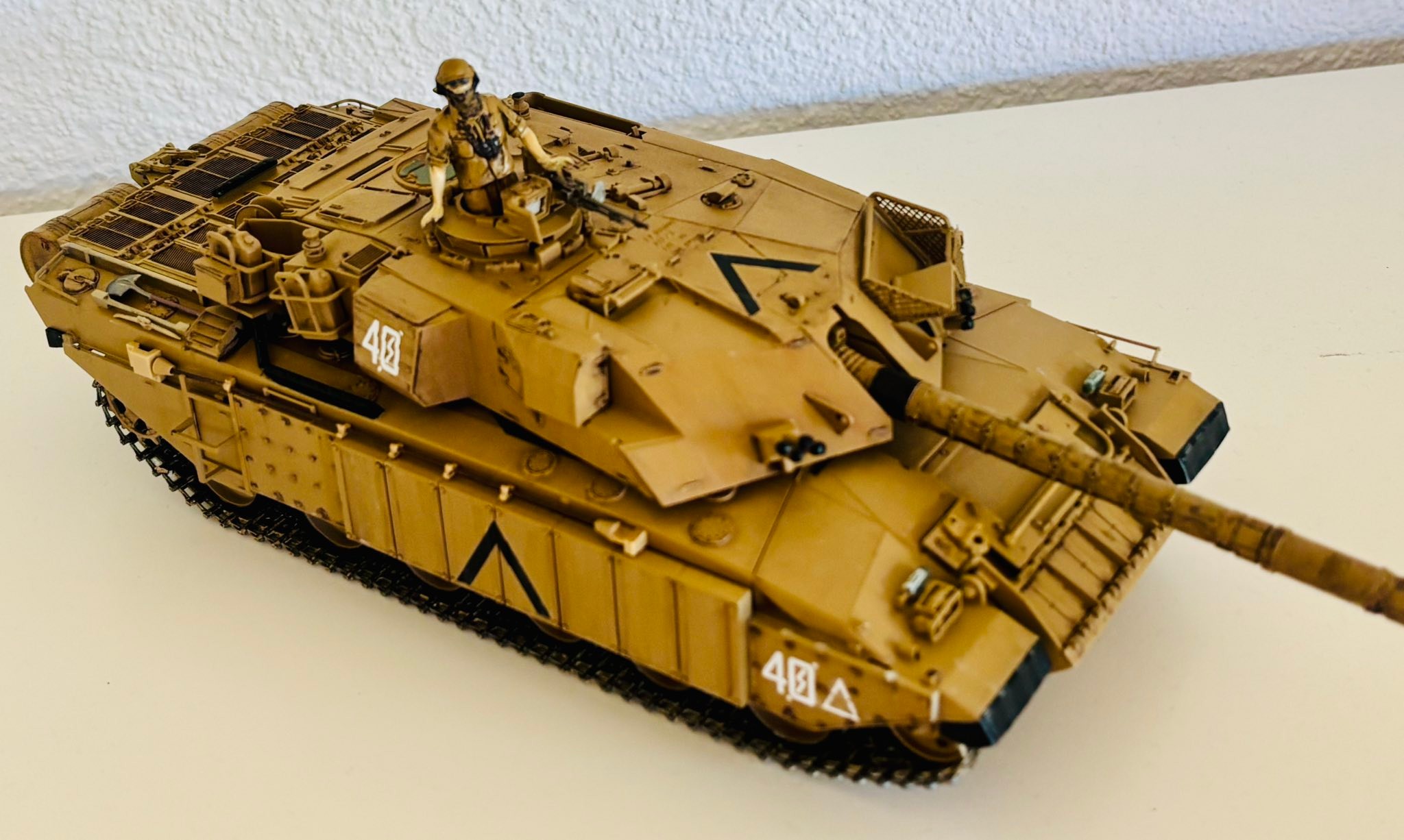 Tamiya Challenger 1 MK. 3 desert version 1:35 scale model build