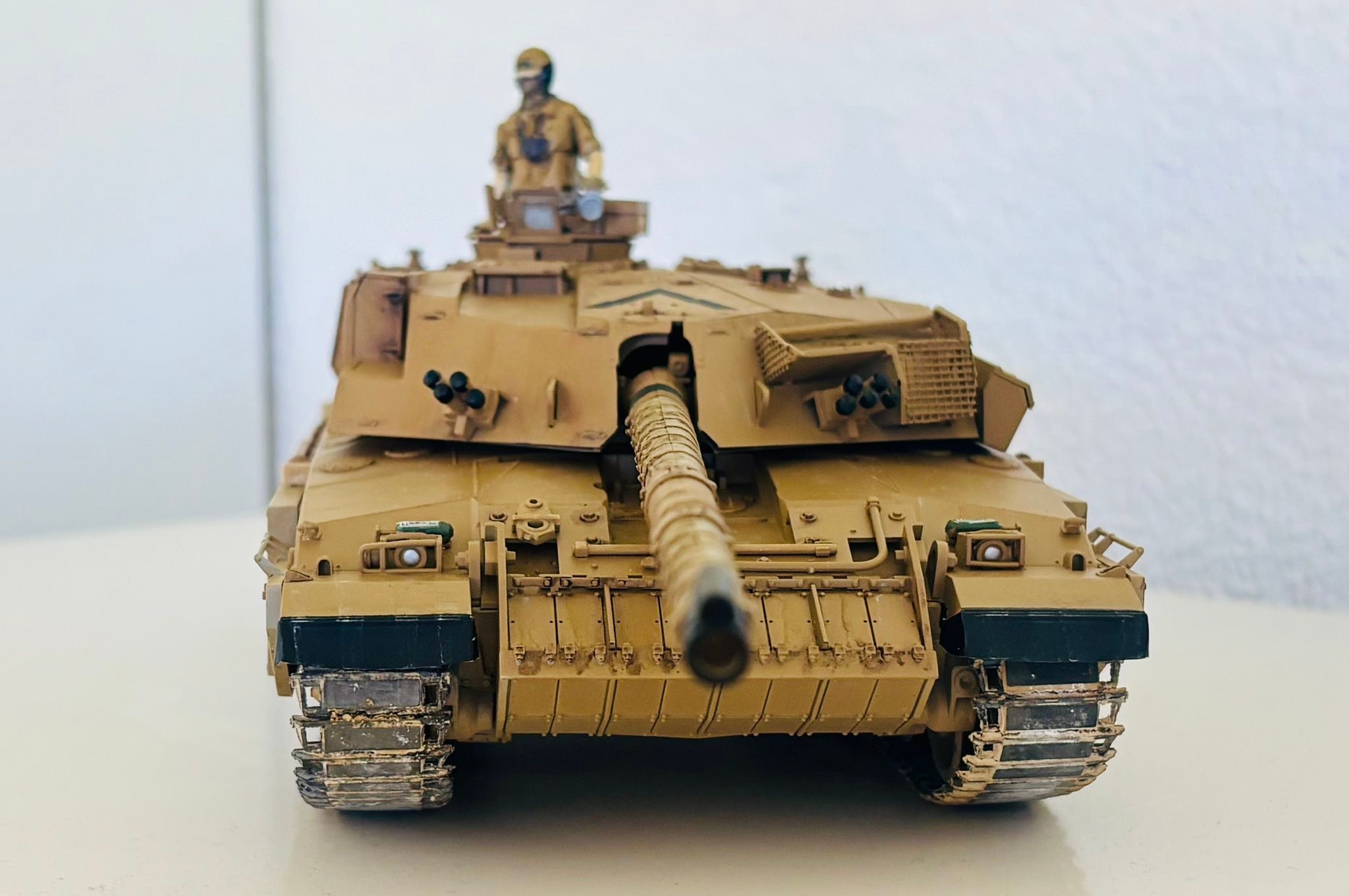 Tamiya Challenger 1 MK. 3 desert version 1:35 scale model build
