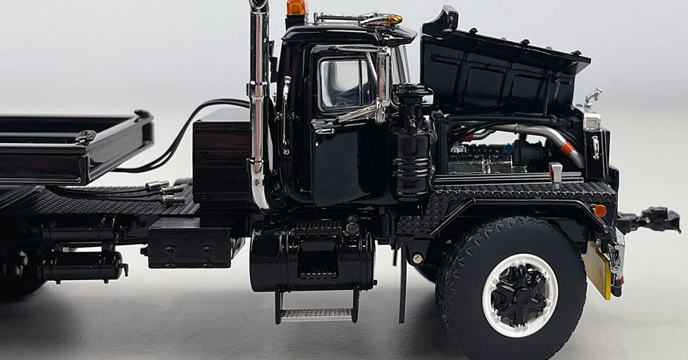 This beautiful black Mack RD800 with... - Heavy Haul Replicas | Facebook