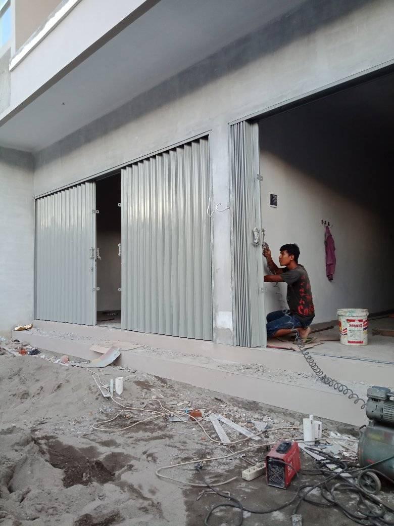 Pintu folding gate