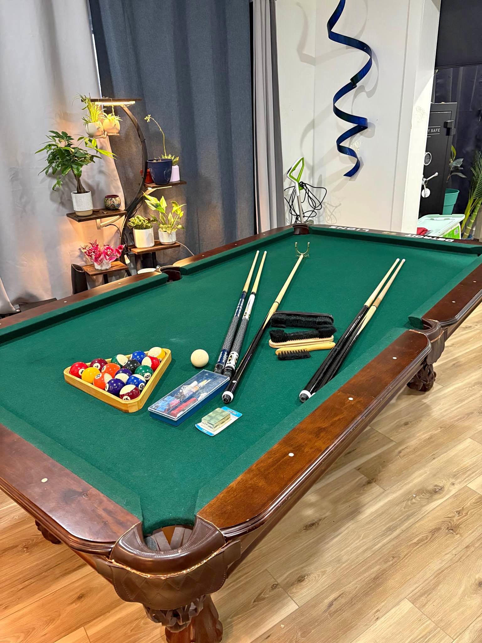 Professional Pool Table w/ Accessories - Billiard Tables - Saginaw ...