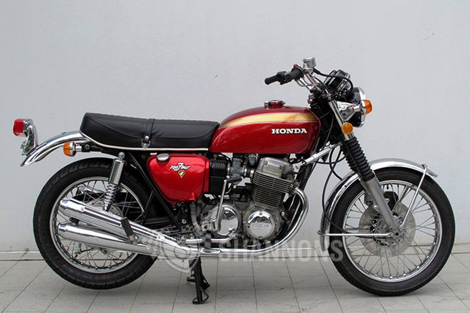 Honda CB750 K2 : frame no. 2000077 Now with rear fender , bumber