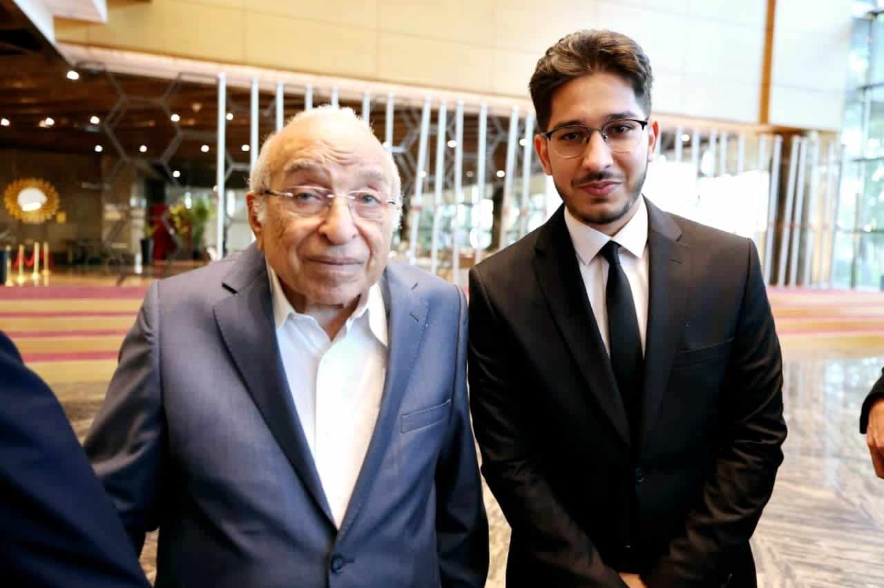عمران الجهاني - رأيت المفكر والكاتب الصحفي المصري فهمي... | Facebook