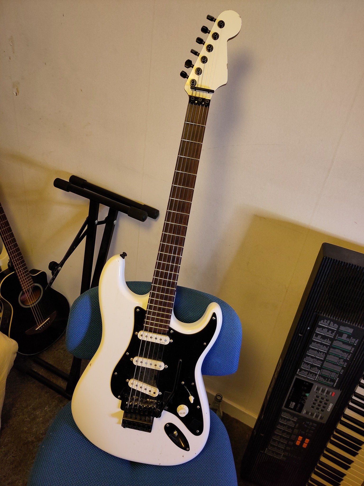 One of my Warmoth builds with EMG SVs and a very nice DIY battery 