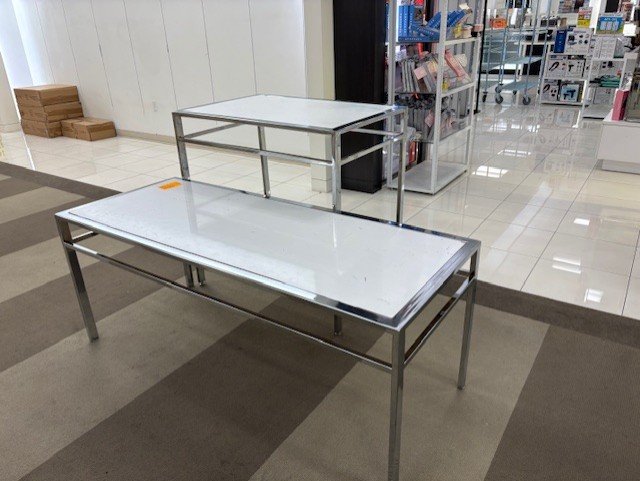 TABLES & HANGING RACKS - RETAIL & VISUAL - Outdoor Tables - Tracy ...