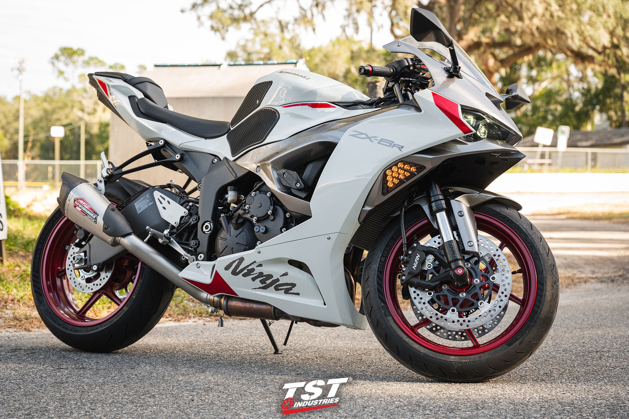 The Kawasaki Ninja ZX-6R comes ready to perform straight from the