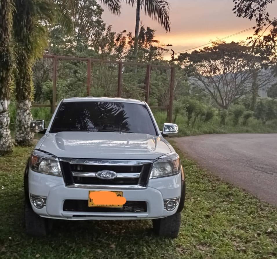 Se vende Camioneta Ford Ranger modelo 2012