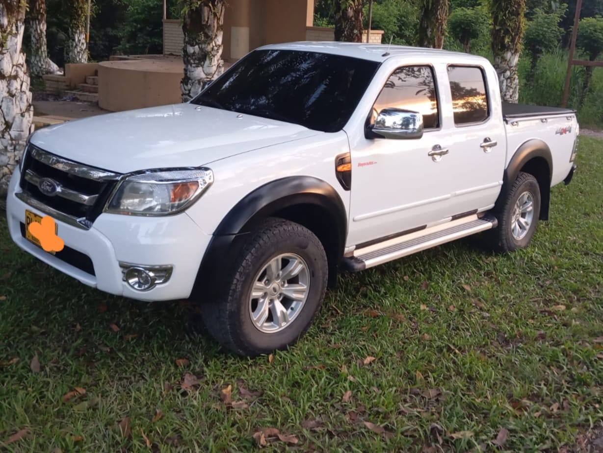 Se vende Camioneta Ford Ranger modelo 2012