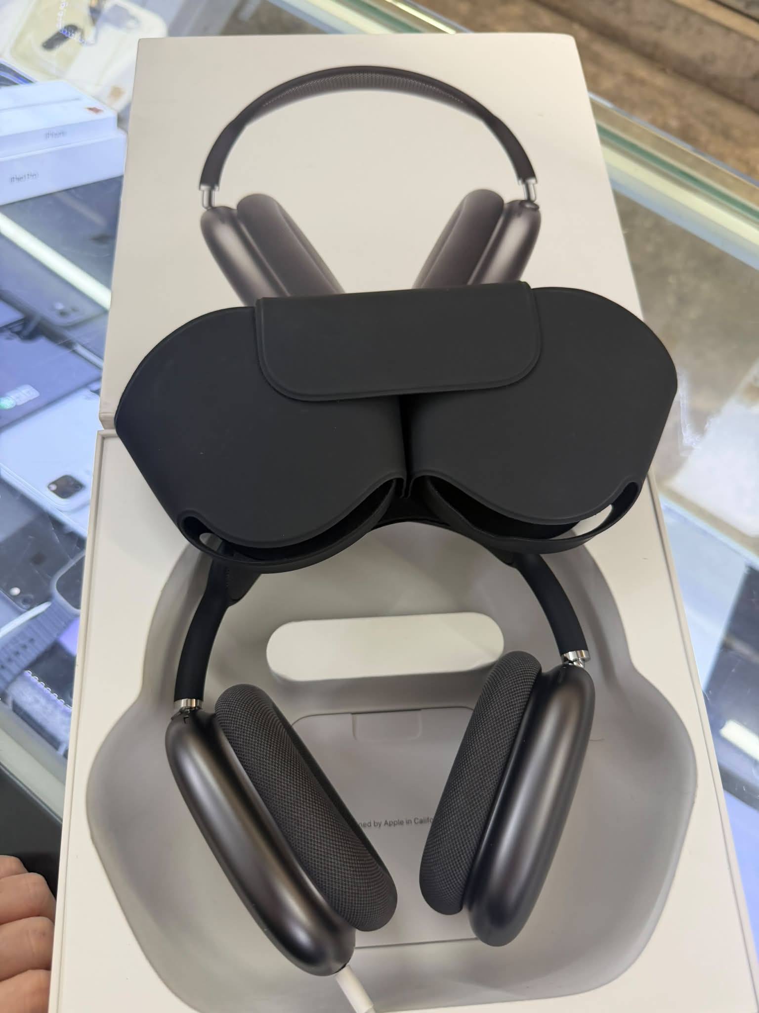 AirPods Max lightning black 🖤99.99% full set with box $2xx