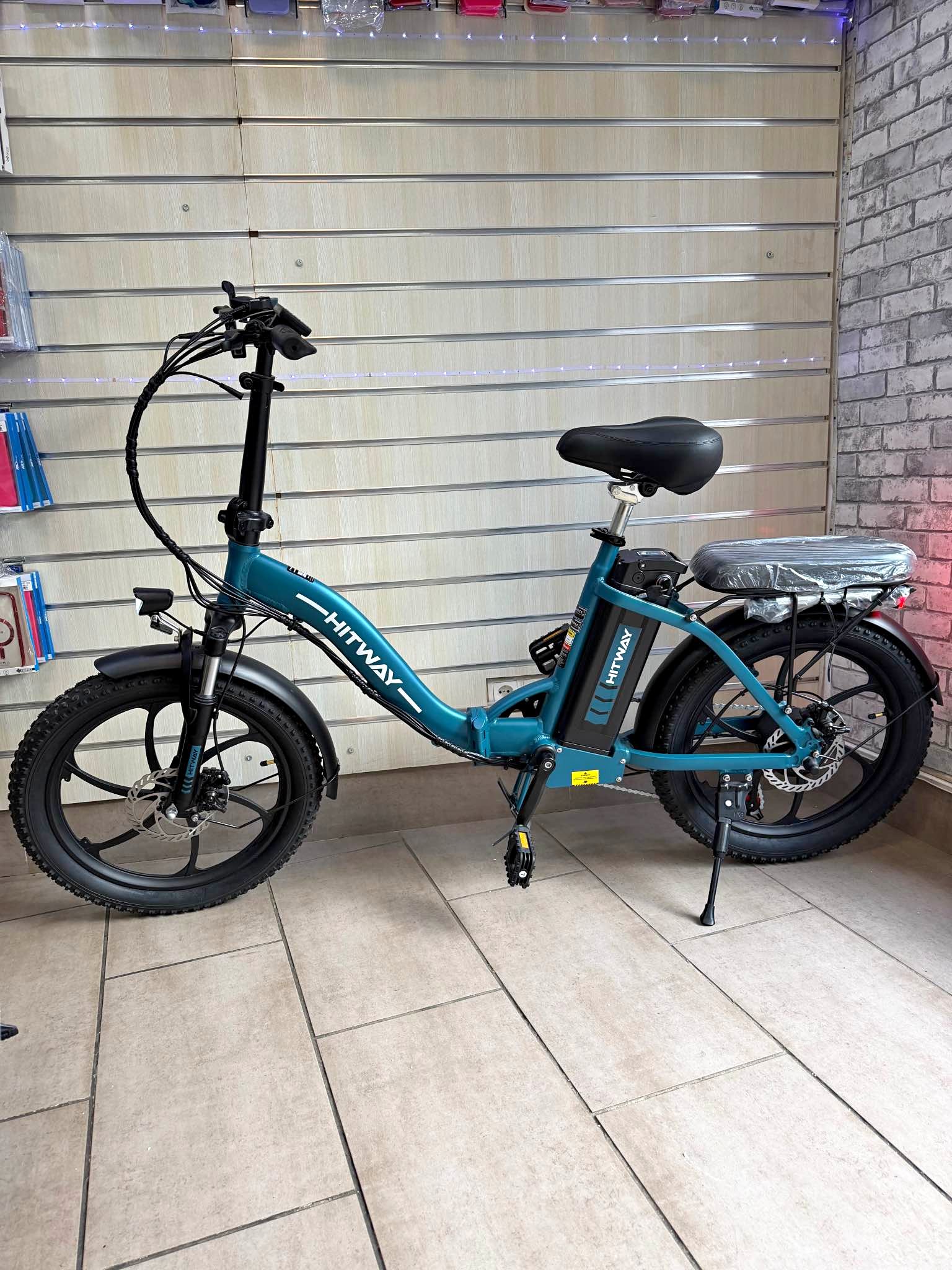 auto fahrradständer e bike EUFAB 11535 Fahrradträger LIFT, E-Bike geeignet, komplett vormontiert, elektrische Absenkung, Diebstahlschutz, für 2 Fahrräder, für Anhängerkupplung, 135x74x74cm & Motorrad Stil:Ü offener Motorradhelm Türkise Keramikurne bewahrt stille