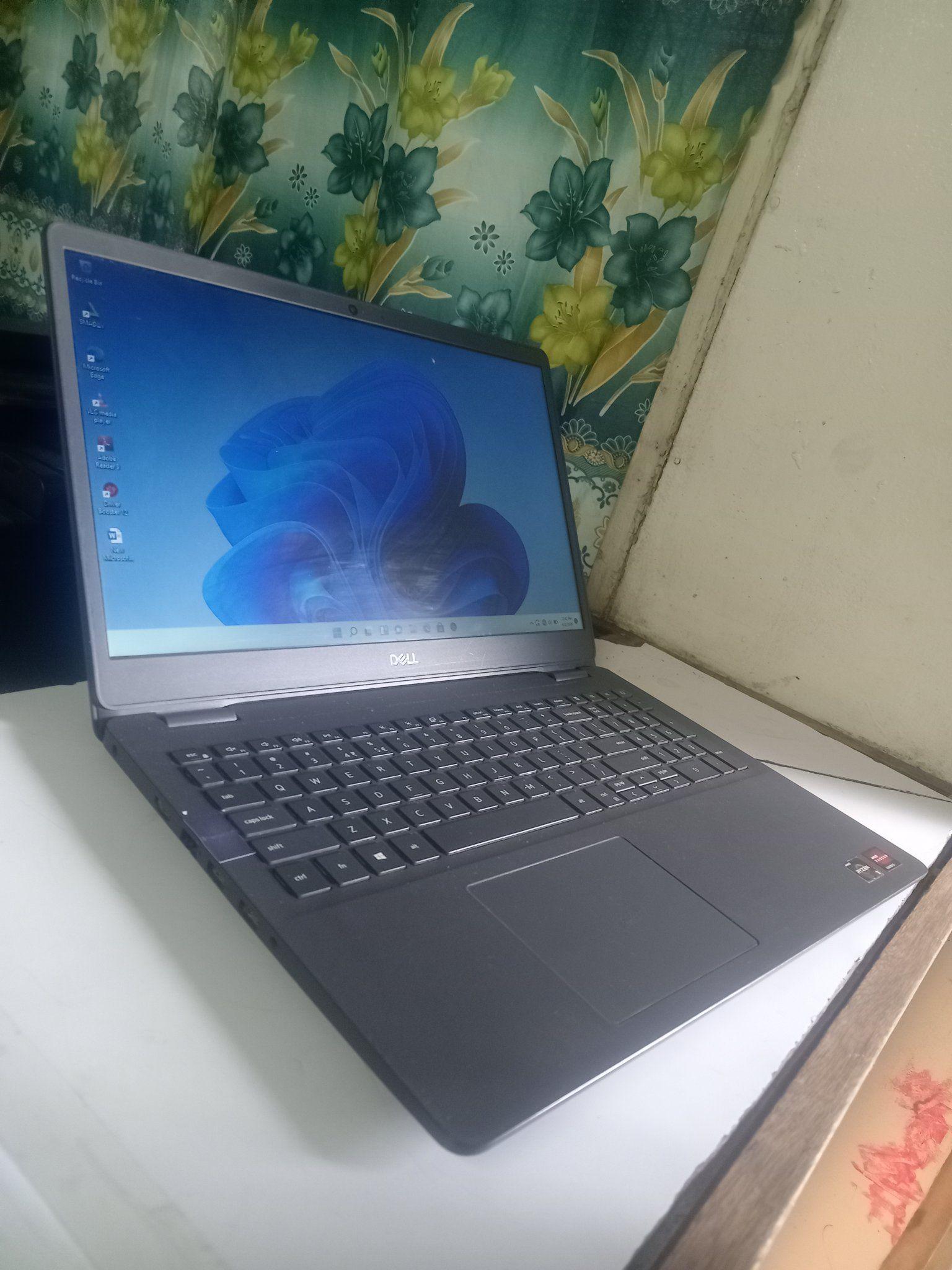 Dell inspiron 15 - 11th Generation Ryzen 3 AMD Radeon graphics 
