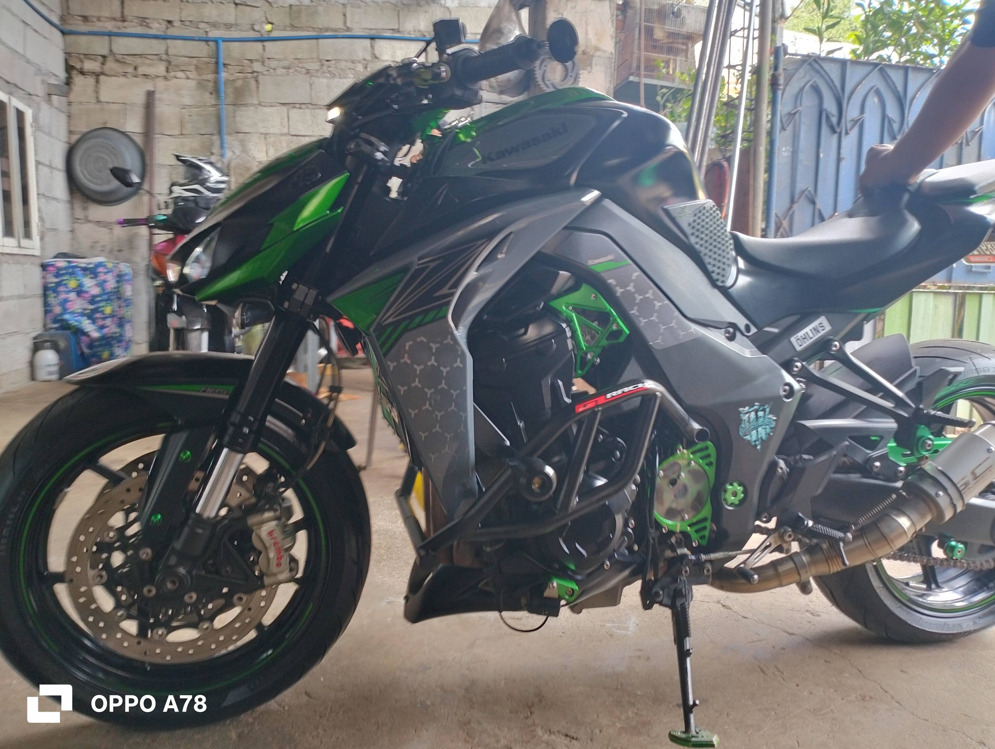 Kawasaki Z1000R with crashguard and center support bracket
