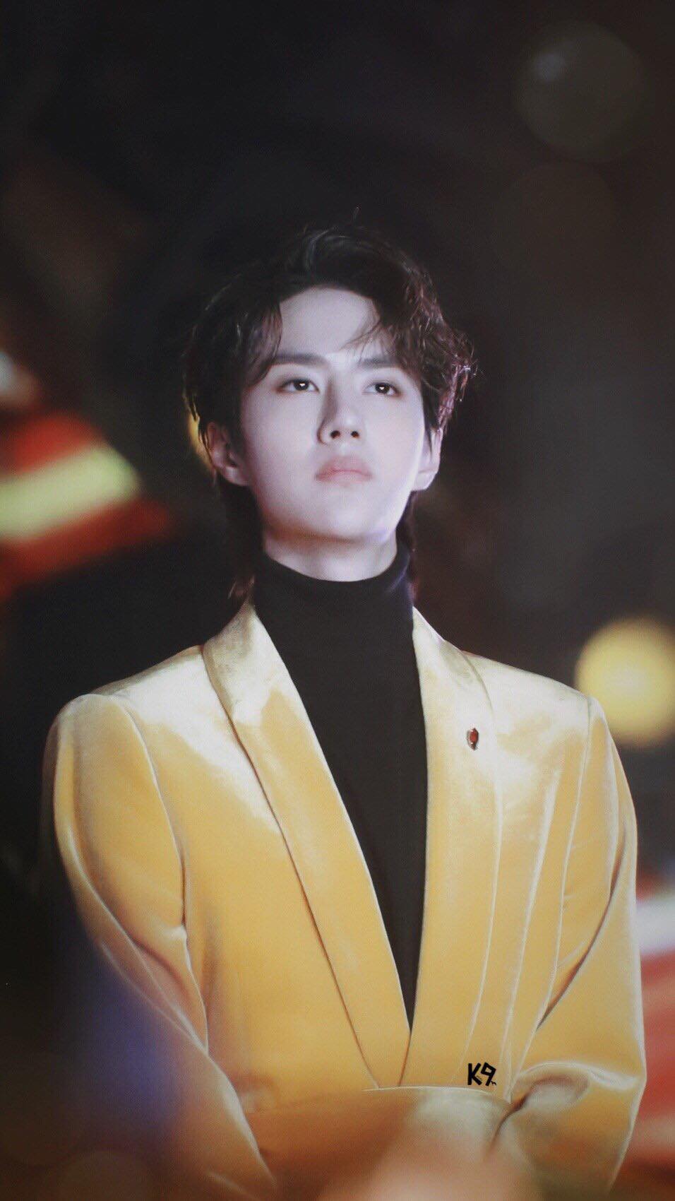 王一博#王一博无感191231 湖南卫视跨年演唱会𝑪𝒉𝒆𝒘 𝒐𝒏 𝒚𝒐𝒖𝒓