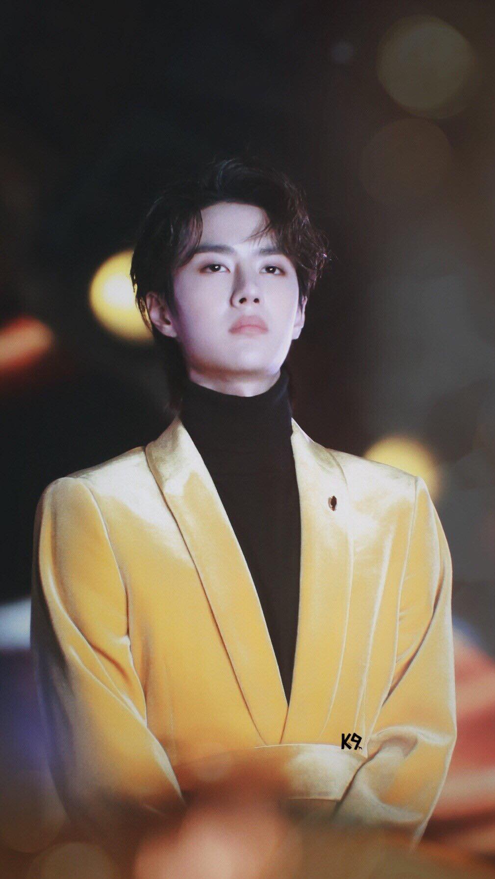 王一博#王一博无感191231 湖南卫视跨年演唱会𝑪𝒉𝒆𝒘 𝒐𝒏 𝒚𝒐𝒖𝒓