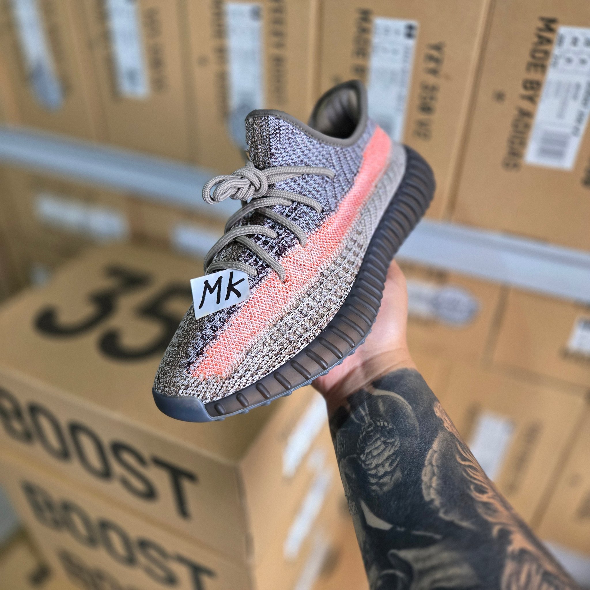 ? SALE ? IG: @oreo_sneaks YEEZY 350V2 ASH STONE ? 7US PASS AS 