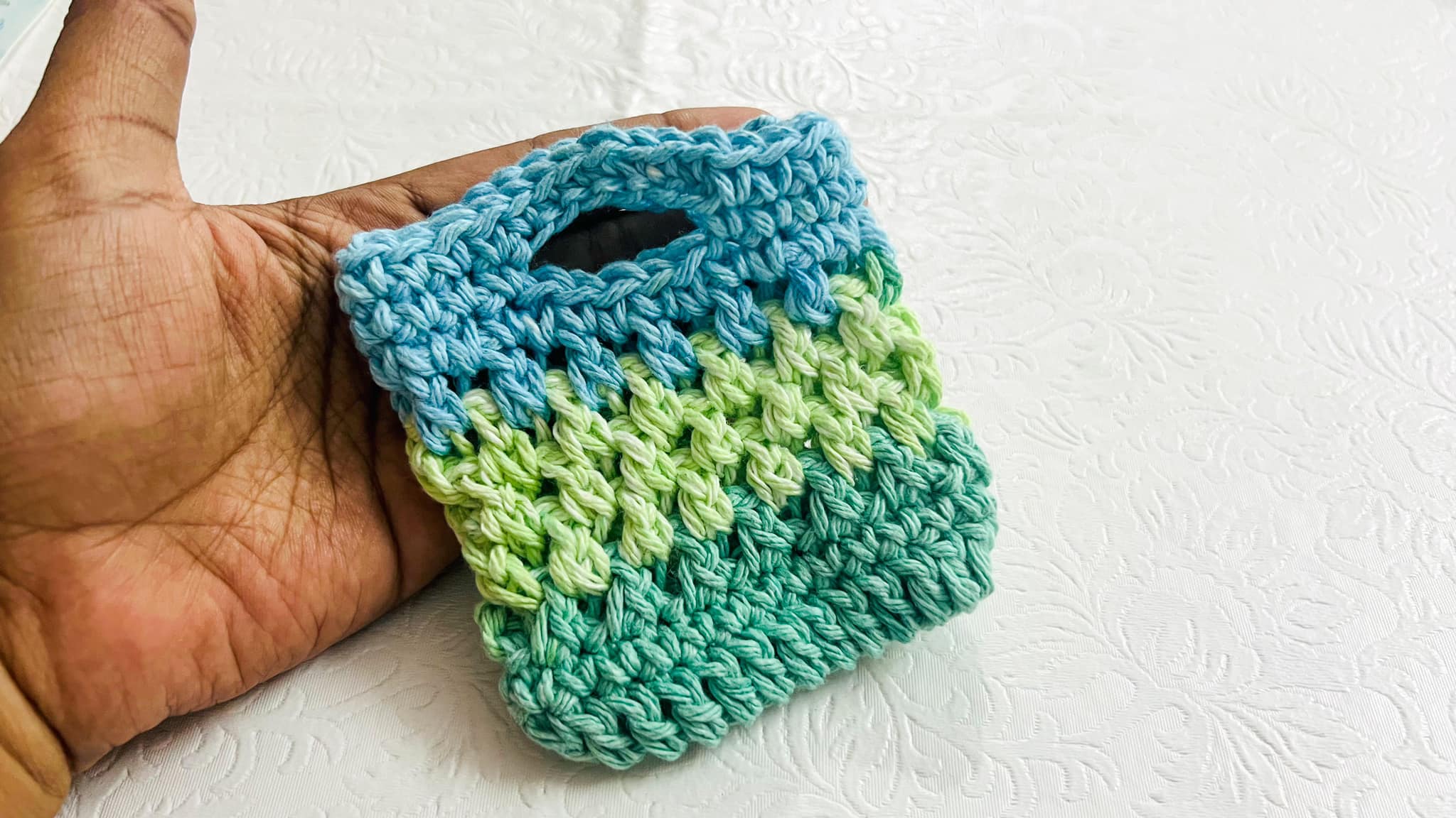 Crochet pattern for tiny bag tutorial