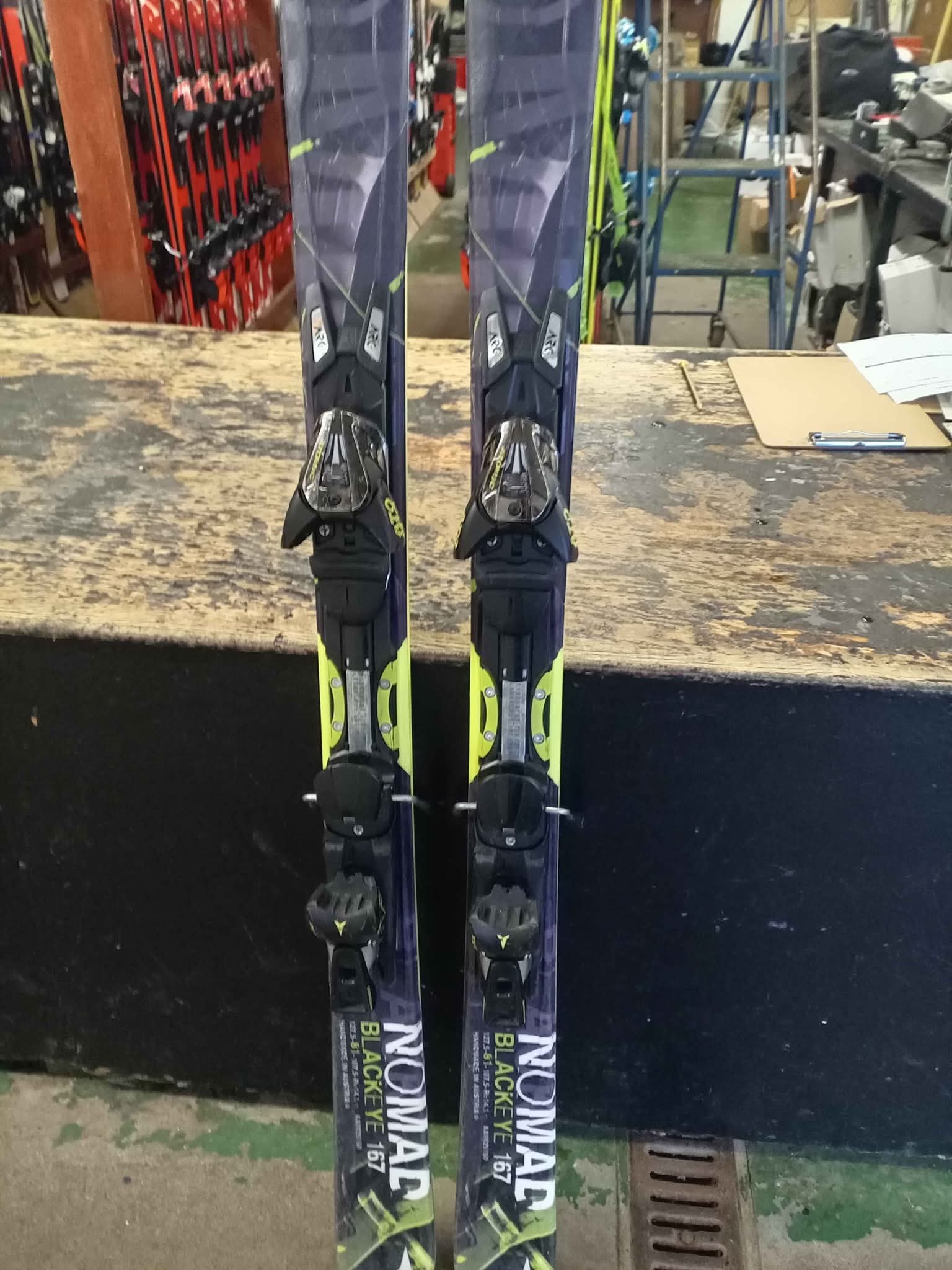 Atomic Nomad Smoke Ti ski model paired with the XTO 12 binding