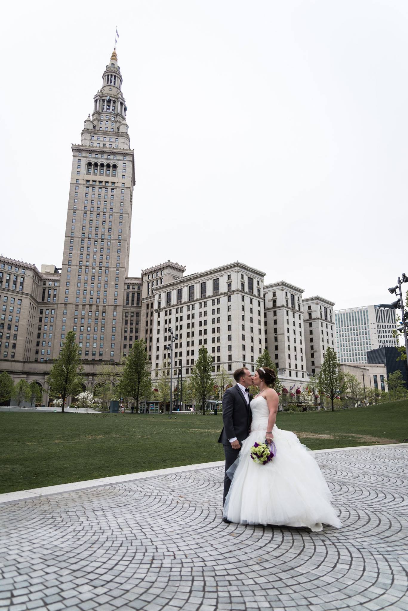 A happy couple of Cleveland fans has officially tied the knot at the Muni Lot during Cleveland's season opener