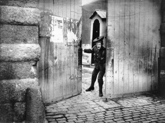 A Scottish Borderer... - Irish History 1916 through to 1923 | Facebook